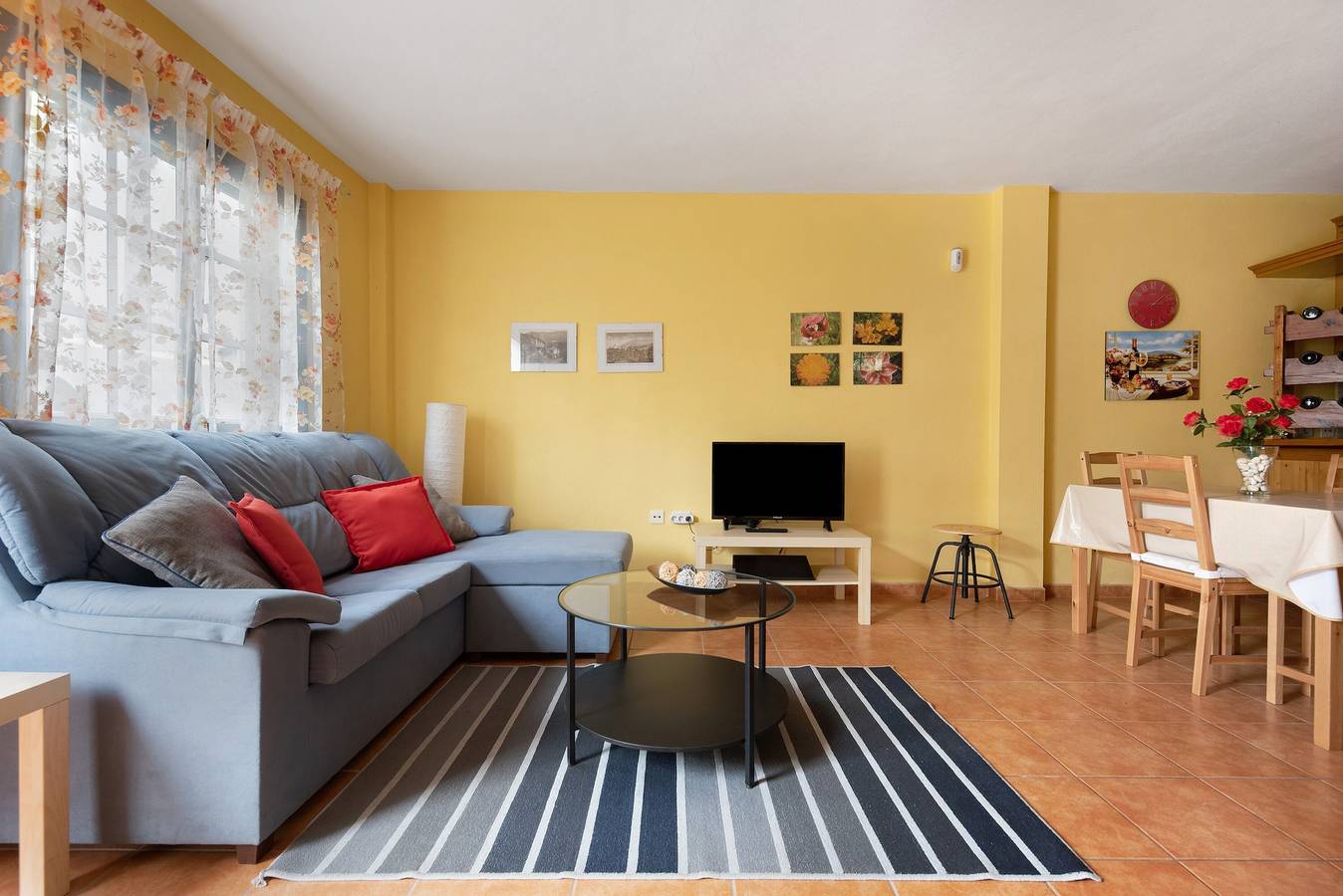Apartamento entero, Apartamento de vacaciones "Las Viñas 1" cerca de la playa con vistas a la montaña y Wifi in Icod de los Vinos, Tenerife Norte