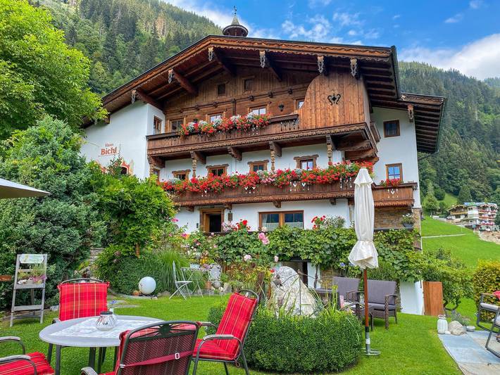 Ferienwohnung für 2 Personen, mit Terrasse und Garten sowie Pool und Sauna
