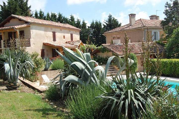 Las casas rurales de Manavit-haut T2 en el campo in Cadalen, Región de Albi