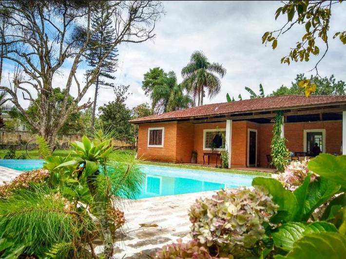 Casas e apartamentos de temporada para 10 pessoas, com piscina e jardim, com animais de estimação em Embu-Guaçu