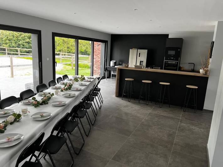Gîte pour 8 personnes, avec jardin à Râches