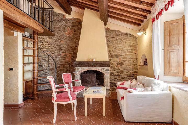 Appartamento intero, Appartamento 'Le Balze' con piscina condivisa, terrazza condivisa e Wi-Fi in Pian di Scò, Castelfranco Piandiscò (comune)