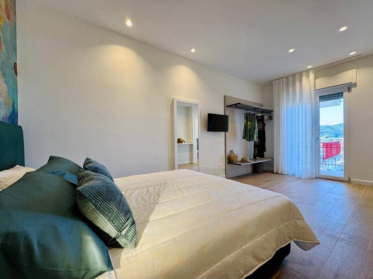 Yourhome - Il Pino Rooms & Apartment in Meta, Sorrento Coast