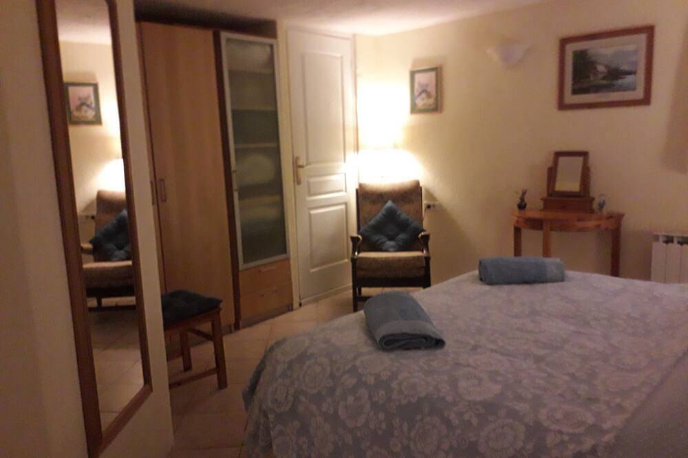 Entire apartment, The Lavender - Located in the heart of the countryside in Lorgues, Draguignan region