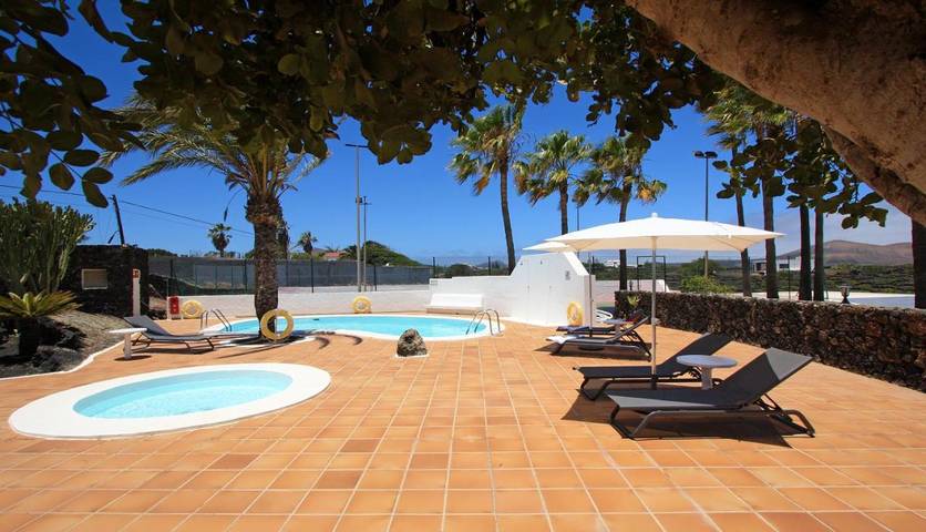 Casa rural para 2 personas, con sauna y piscina para niños además de piscina y jardín en San Bartolomé - 4