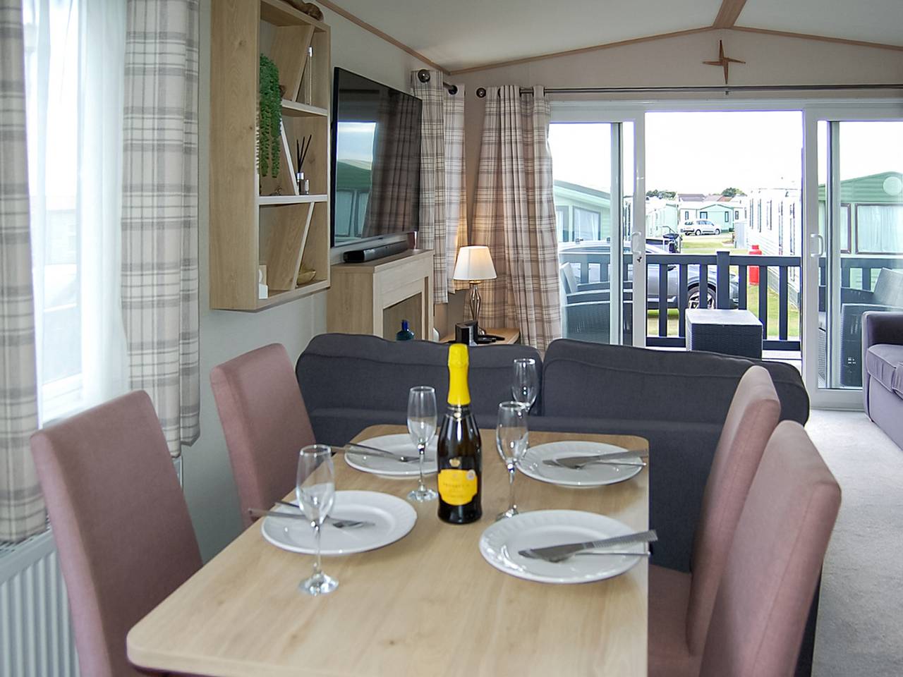Entire apartment, Premier Caravan 10 in Tywyn, Snowdonia