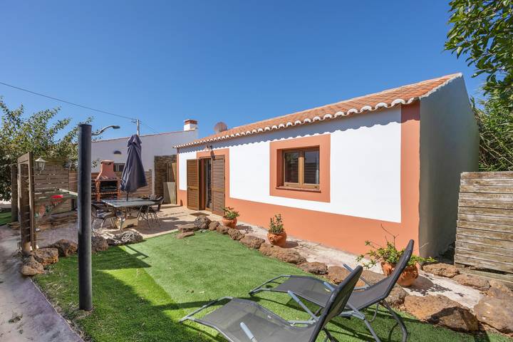 Villa 'Coureladaltura 2' con vistas a la montaña, Wi-Fi y aire acondicionado in Bordeira, Parque Natural del Suroeste Alentejano y Costa Vicentina