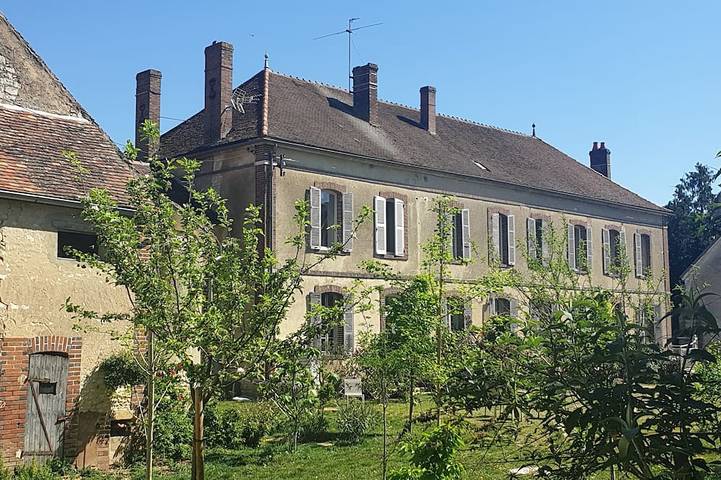 Agriturismo pour 15 personnes, avec jacuzzi et jardin dans Yonne