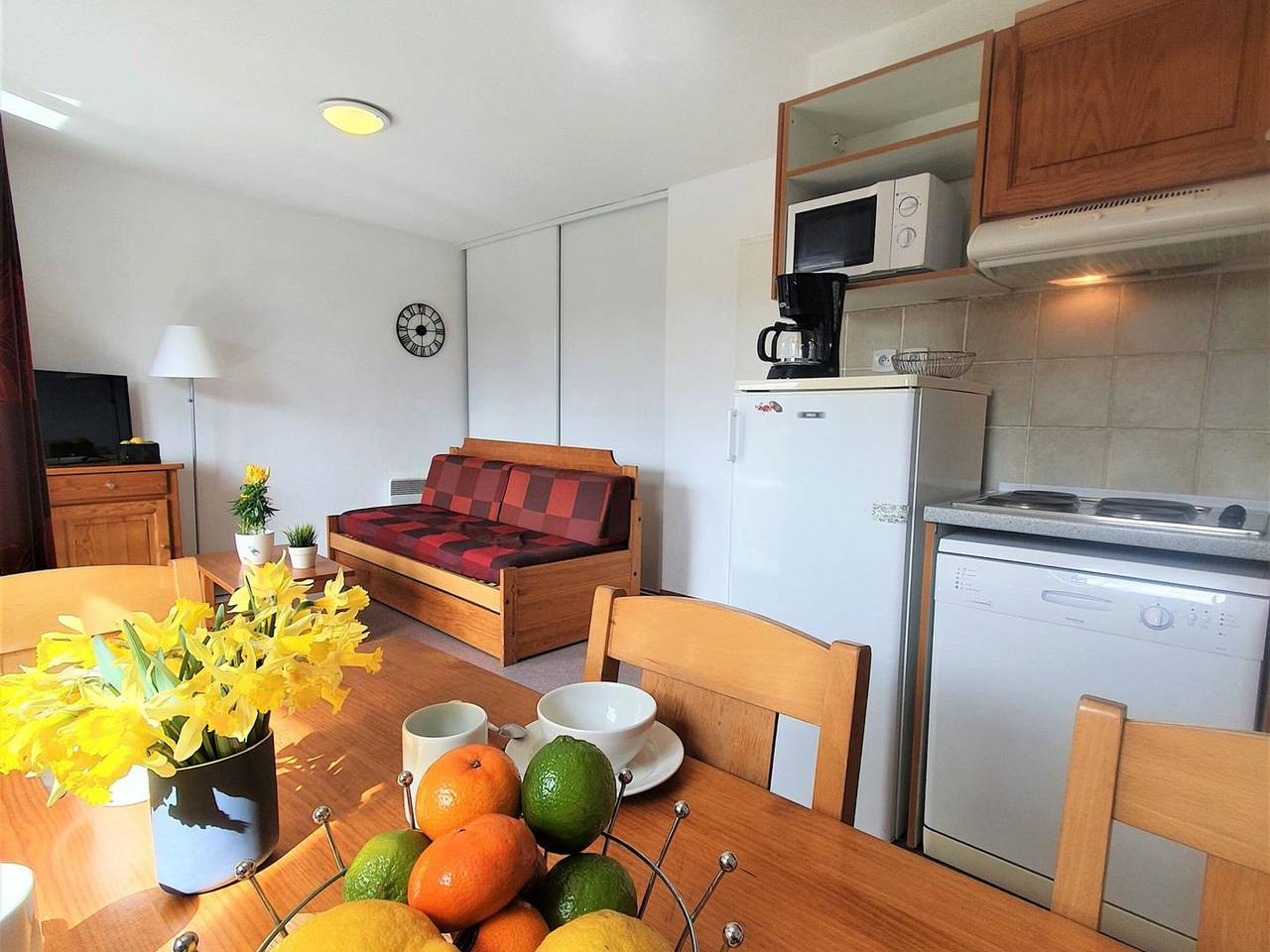 Ganze Wohnung, Wohnung für 6, Südbalkon, 100m zu Pisten in Saint-Étienne-en-Dévoluy, Le Dévoluy