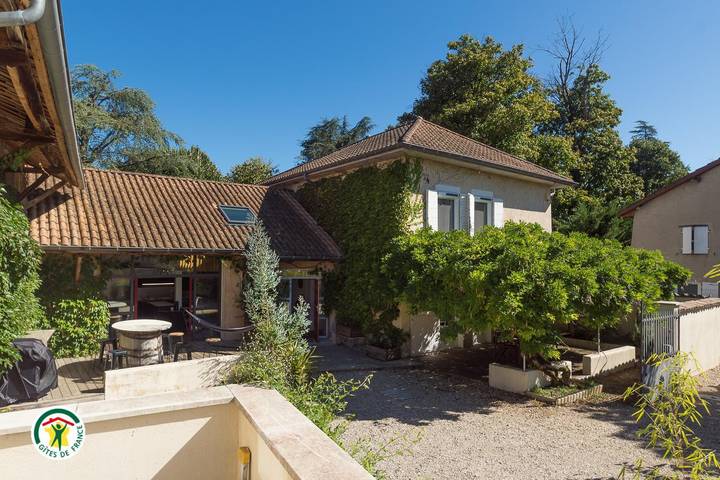 Gîte pour 7 personnes, avec jardin ainsi que terrasse et sauna