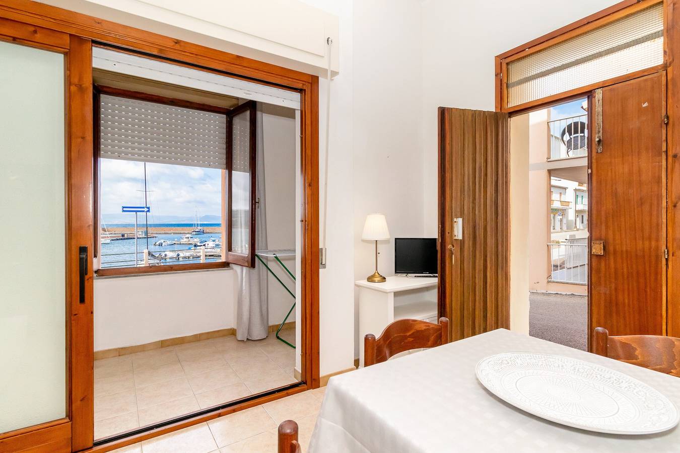 Apartamento entero, Apartamento "Casa Spiaggia Molo 1" en Isola Rossa con vista al mar y balcón in Trinità d'Agultu e Vignola, Olbia-Tempio