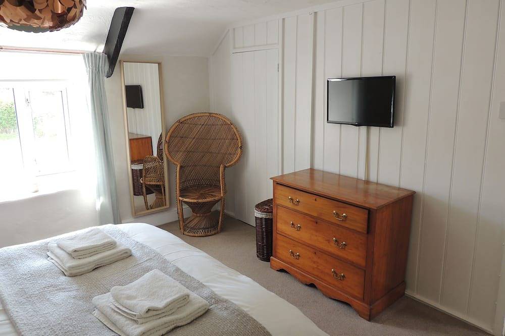 Riverside Cottage With Garden in Braunton, Devon