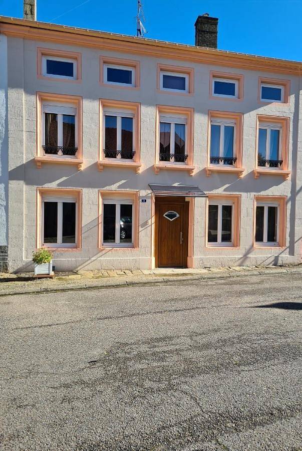 Gîte pour 4 personnes, avec jardin et terrasse dans Vrécourt