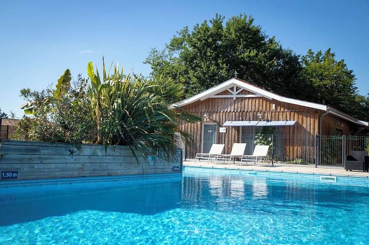 Villa pour 13 personnes, avec jardin ainsi que jacuzzi et bassin pour enfant, animaux acceptés