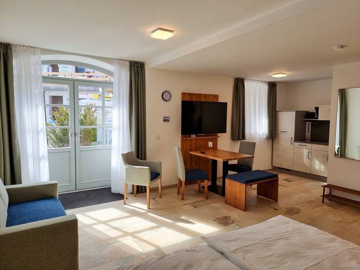 Ganze Wohnung, Modernes Appartement mit Terrasse, zentral in Muhr am See, 5-Sterne-Komfort in Muhr am See, Fränkisches Seenland