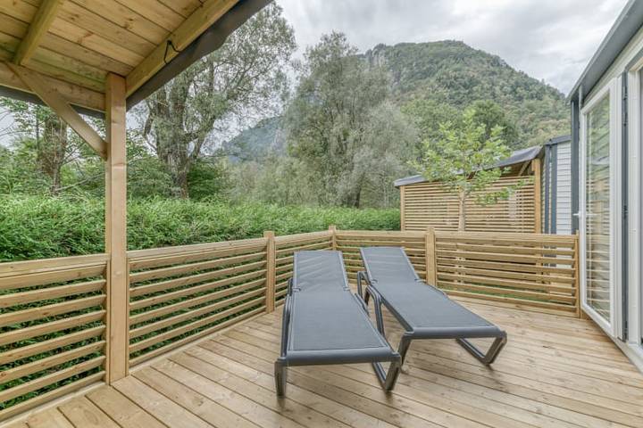 Caravane pour 4 personnes, avec balcon/terrasse et terrasse à Le Bourg-d'Oisans - 2