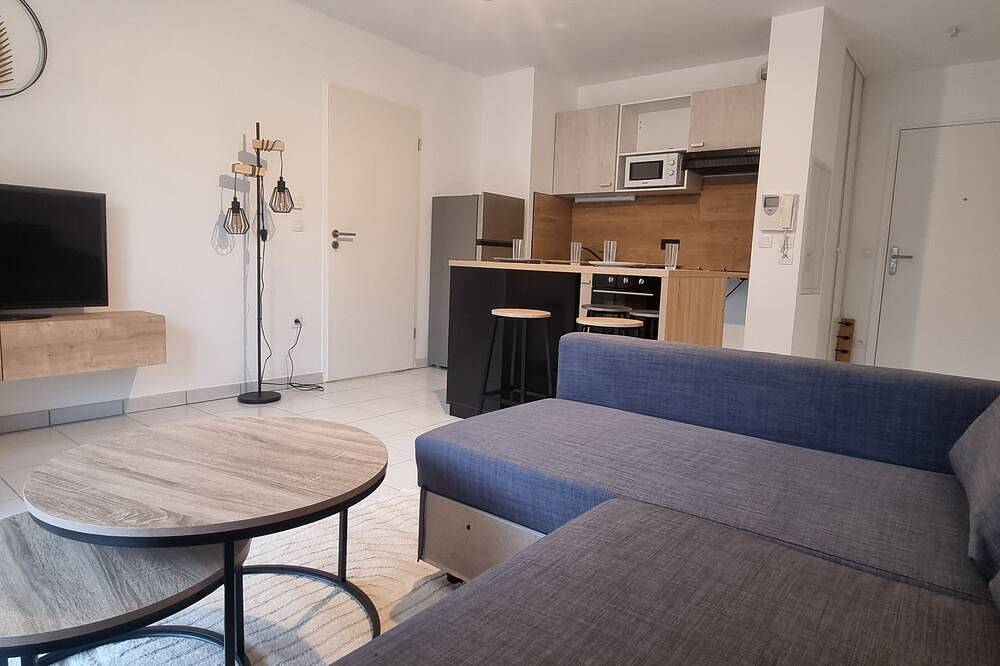 Entire apartment, Apartment Pessac- Ideal location in Pessac, Bordeaux region
