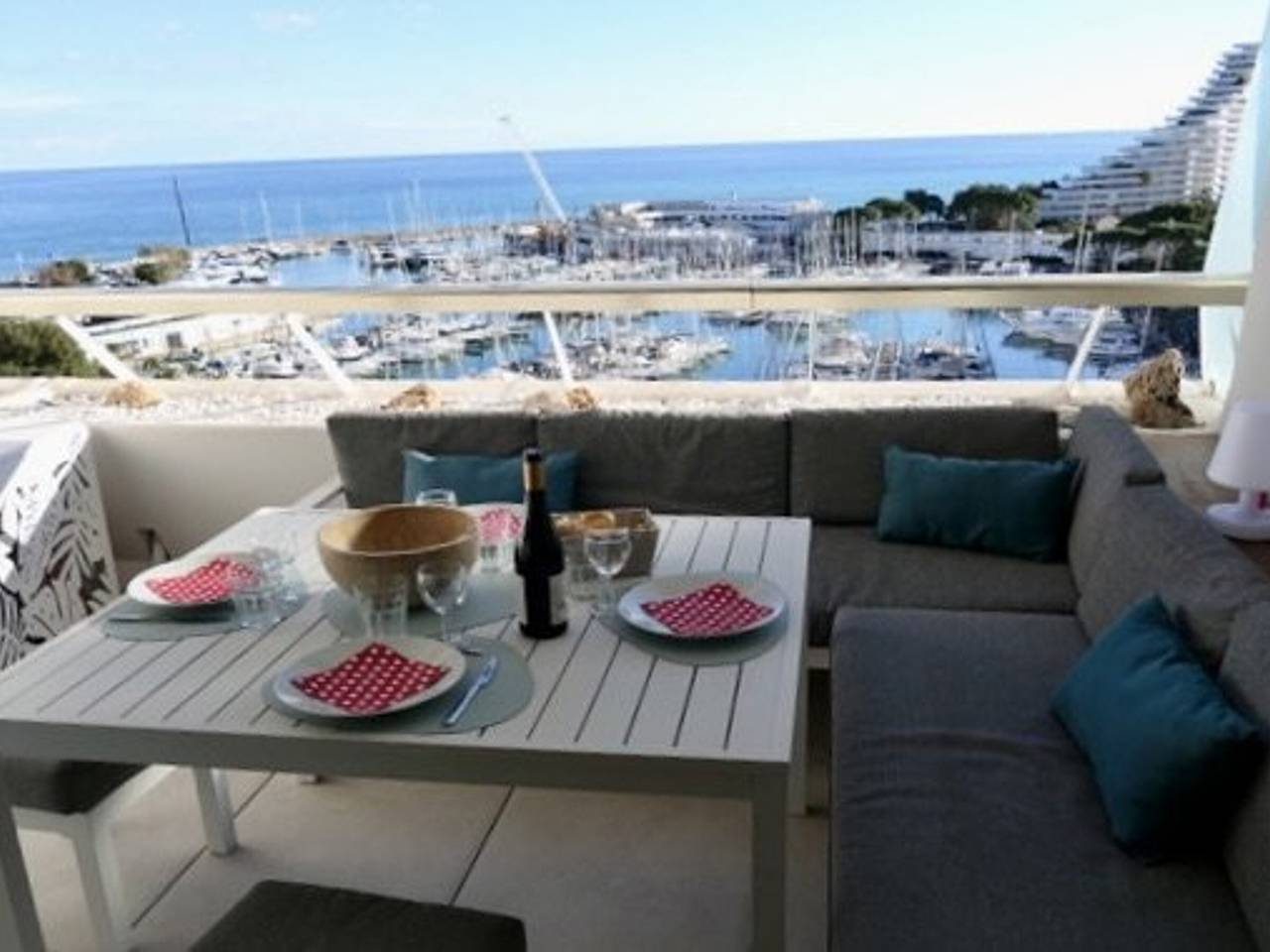 Geheel appartement, Air-conditioned studio with sea view, 2-4 people, optional parking in Villeneuve-Loubet Beach in Villeneuve-Loubet Plage, Villeneuve-Loubet
