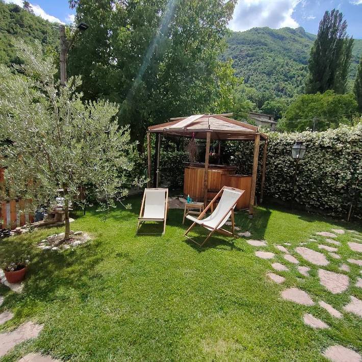 Appartamento per 3 persone, con Idromassaggio e Giardino nonché Panorama a Scheggino