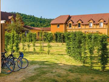 Gîte pour 6 personnes, avec piscine ainsi que terrasse et sauna, animaux acceptés à Montignac