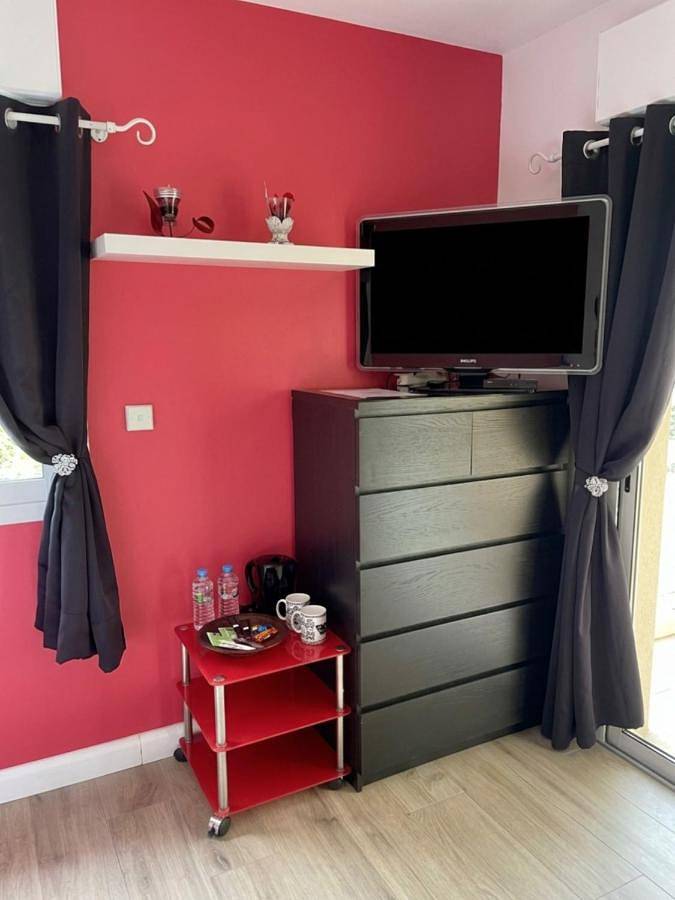 Double Room with Terrace in Bourg-Achard, Région de Bernay