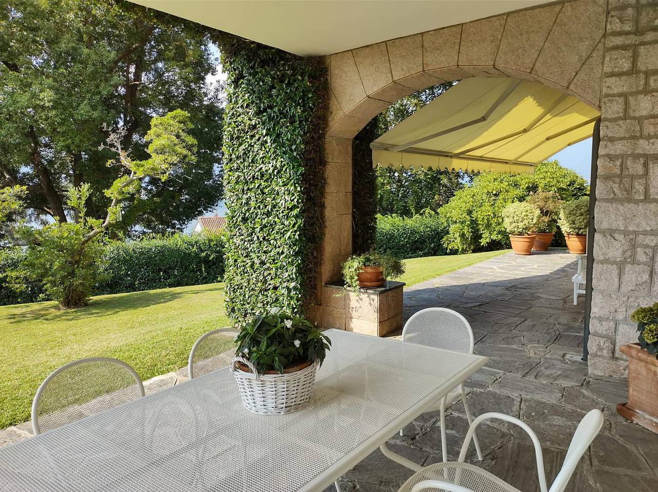 Ganze Wohnung, Ines apartment in villa with garden and small pool in Verbania, Comune di Verbania