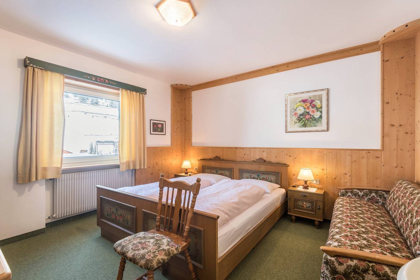 Apartamento entero, Apartamento "Pequeño Jardín Casa Forelle" en la ladera con vistas a la montaña in Wolkenstein, Dolomiti Superski