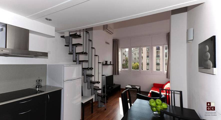 Ferienwohnung für 8 Personen, mit Terrasse und Ausblick in Girona