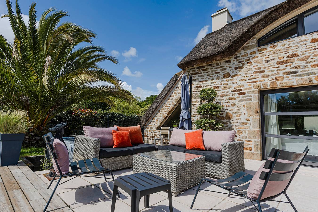 Casa de vacaciones 'Histoire D'eau - Chaumière' con piscina privada, terraza privada y Wi-Fi in Baden, Côte des Mégalithes