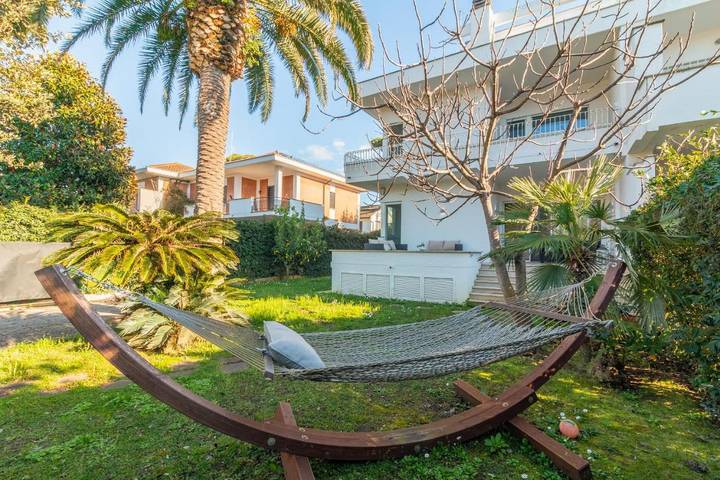 Villa per 8 persone, con idromassaggio e giardino in Fiumicino