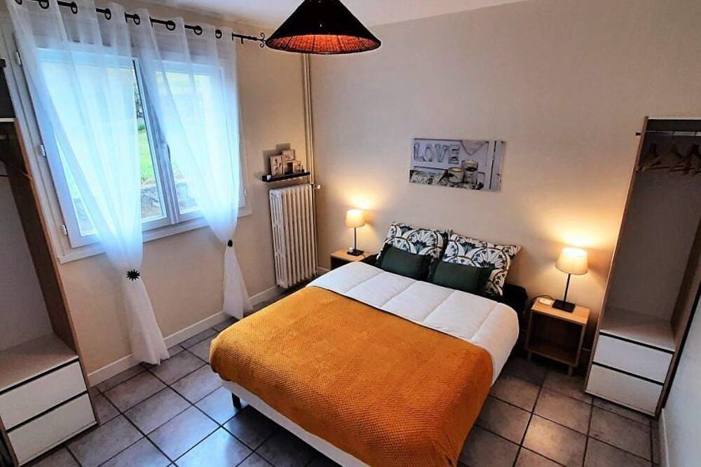 Appartement entier, Gîte 3* 'le temps d'une pause' avec piscine in Coubon, Haute-Loire