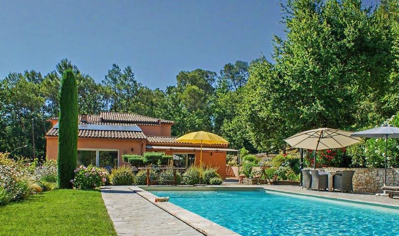 Gîte pour 8 personnes, avec piscine, adapté aux familles