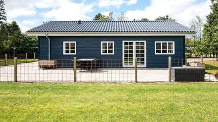 Ferienhaus für 4 Personen, mit Terrasse in Kvie Sø