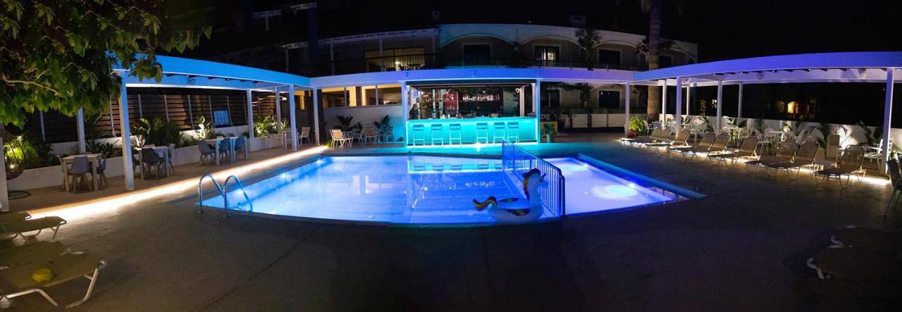 Appart’hôtel pour 3 personnes, avec Balcon et Terrasse ainsi que Jardin et Piscine