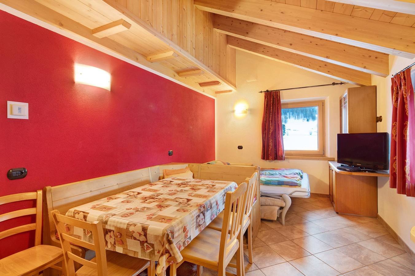 Hel lejlighed, Apartment 'Rosso Al bait da Giulio' with Mountain View in Livigno (Town), Livigno