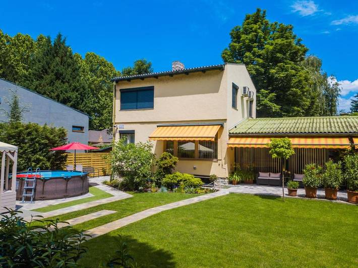 BnB für 13 Personen, mit Ausblick und Garten sowie Pool in Ungarn