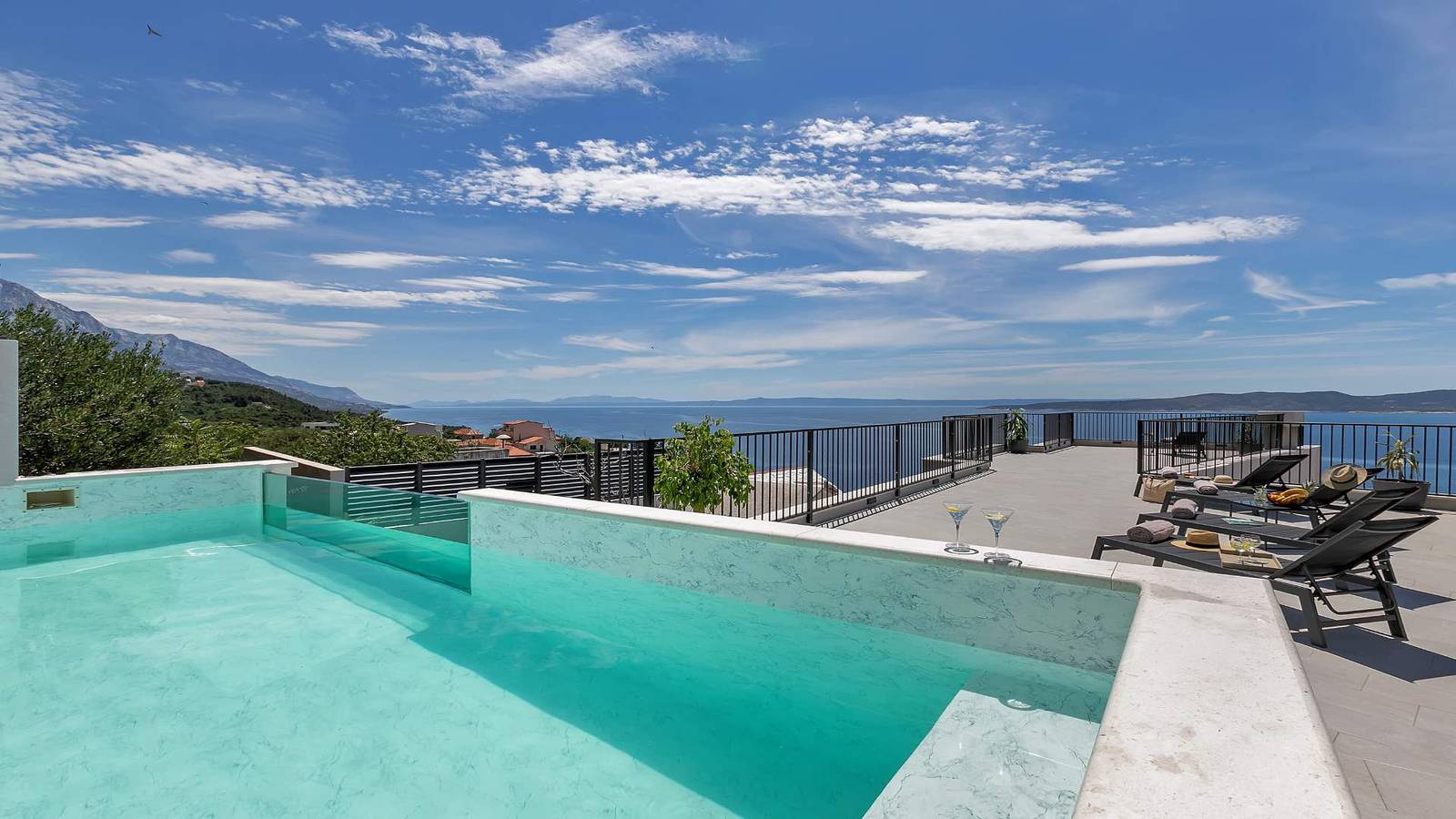 Villa Beyond Blue - moderne Villa mit herrlichem Meerblick und einem Pool für bis zu sechs Gäste in Brela, Makarska Riviera