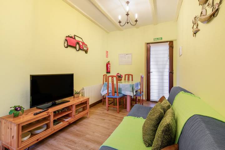 Appartement entier, Appartement 'El Burby II Surf & Family' avec terrasse, grand jardin et barbecue in Somo, Ribamontán al Mar