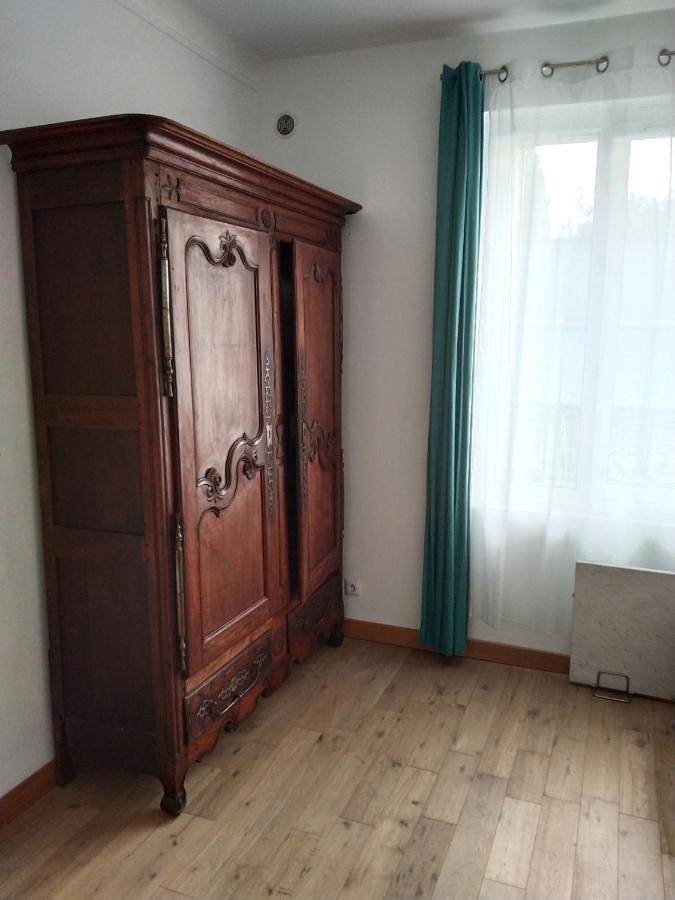 Appartement entier, Three-Bedroom Apartment in Fontenay-sous-Bois, Val-de-Marne