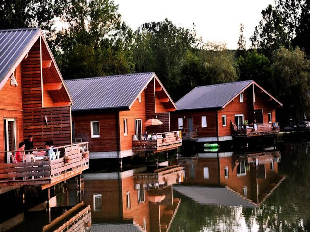 Appartement entier, Cottage à Coly avec accès privé au lac in La Cassagne, Périgord Noir