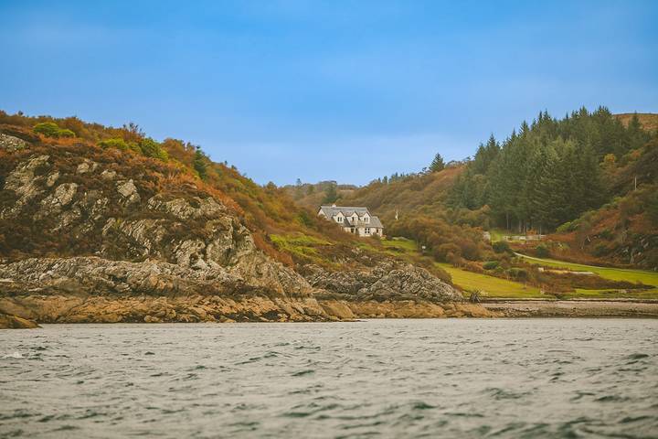 Villa for 8 people, with terrace and garden as well as hot tub in Scotland