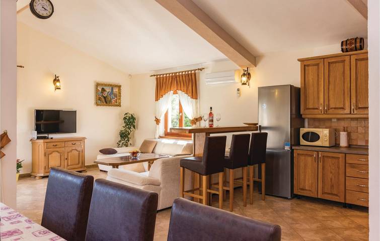 Reizende Ferienwohnung mit Pool in der Nähe von Valtura, 2 km von der Küste entfernt in Valtura, Südküste Istrien