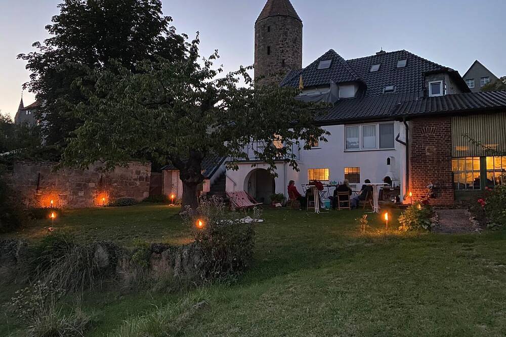 Ganze Wohnung, Ferienwohnung Regilturm im Herzen von Fritzlar mit Balkon und Gartennutzung in Fritzlar, Schwalm-Eder-Kreis