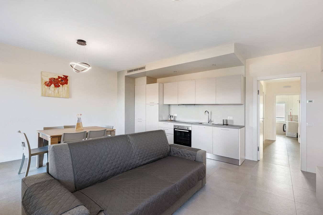 Hel lejlighed, Lake View Dream: Modern Apartment with Lake View and Elevator in San Zeno di Montagna, 1st Floor in San Zeno di Montagna, Garda-Fjellene