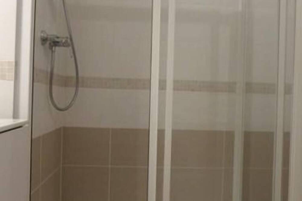 Appartement entier, Meublé neuf idéalement situé entre Versailles et St Quentin en Yvelines in Saint-Cyr-l'École, Yvelines
