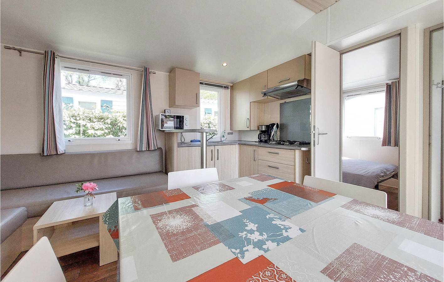 Mobil-home confortable avec piscine près de la plage de Saint-Georges-de-Didonne in Saint-Georges-de-Didonne, Côte de Beauté