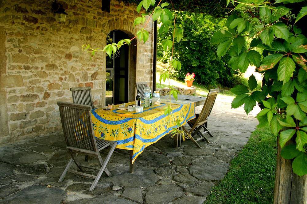 Villa mit privatem Pool, See- und Bergblick. 10% Rabatt für Juni / Juli in Caprese Michelangelo, Valtiberina