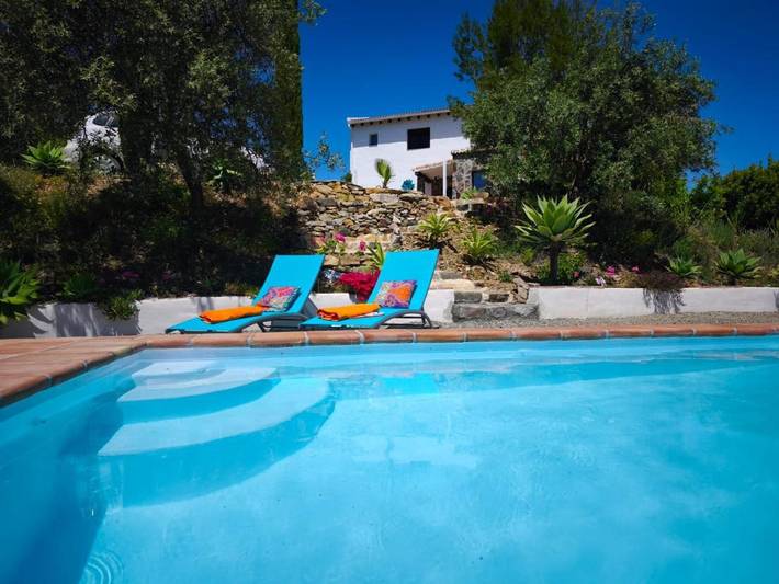 Apartamento para 4 personas, con Balcón y Terraza además de Piscina y Vistas en Tolox