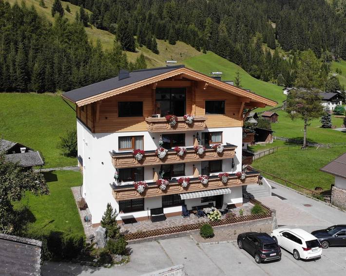 Ferienwohnung für 3 Personen, mit Balkon und Sauna sowie Ausblick in Holzgau