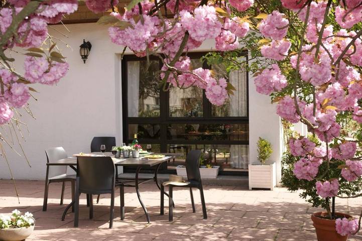 Chambre d’hôte pour 3 personnes, avec Terrasse et Jardin